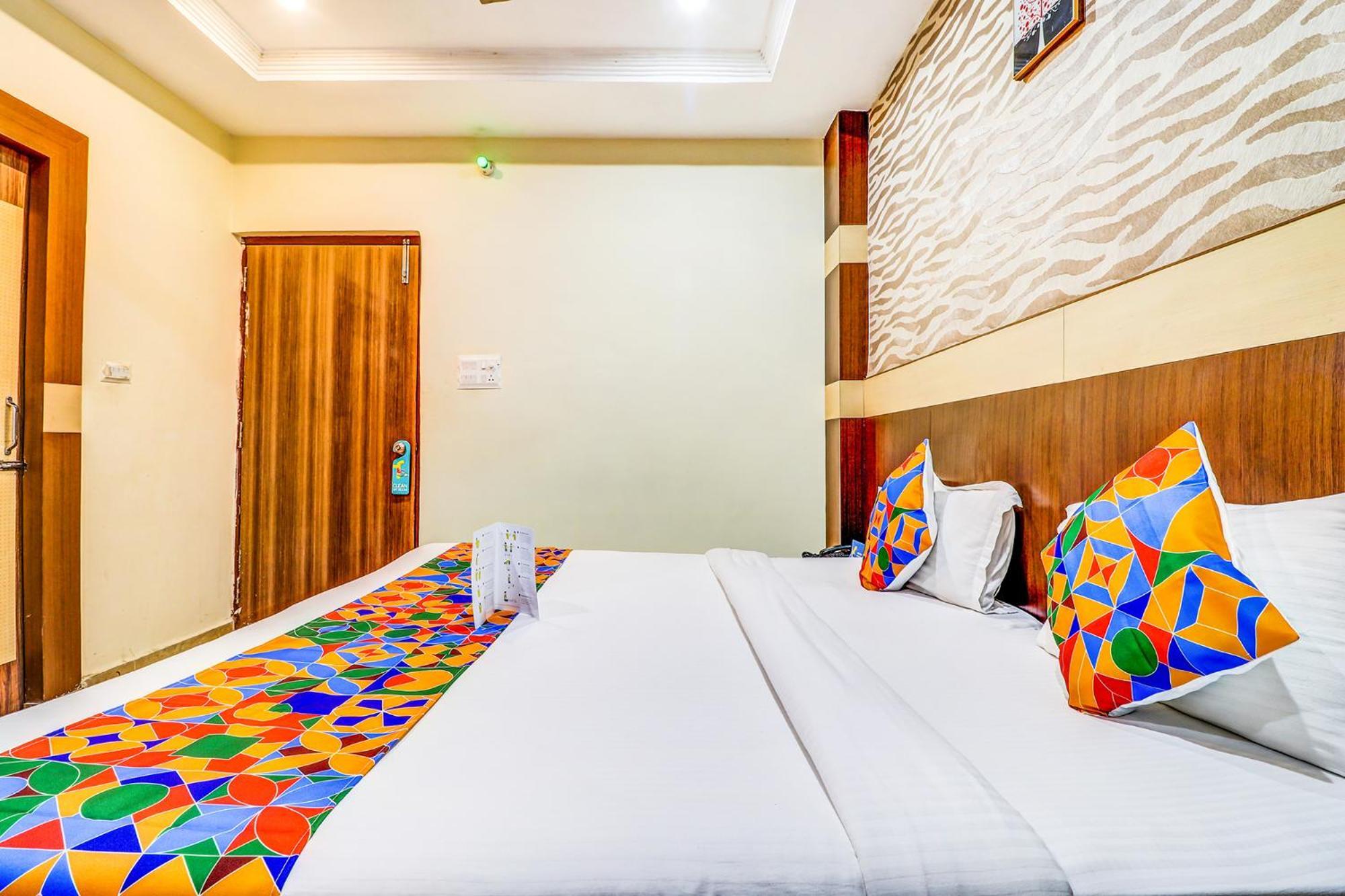 Hotel Fabhotel Crystal I